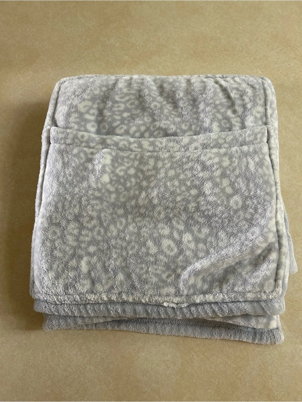 Vera Bradley cozy travel throw blanket pillow
